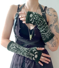 Load image into Gallery viewer, Serpentinite Gauntlets Knitting Kit
